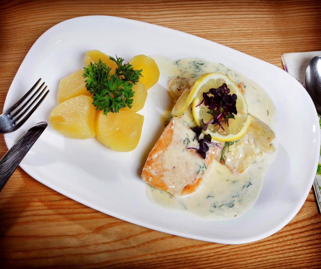 Restaurant-Cafe-Pension Himmel Ландсхут Экстерьер фото