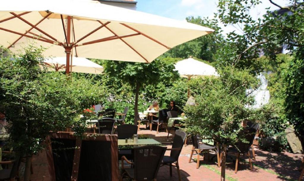 Restaurant-Cafe-Pension Himmel Ландсхут Экстерьер фото